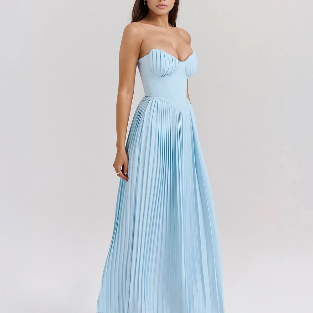 Elegant Blue Dress - Picture 3 of 9